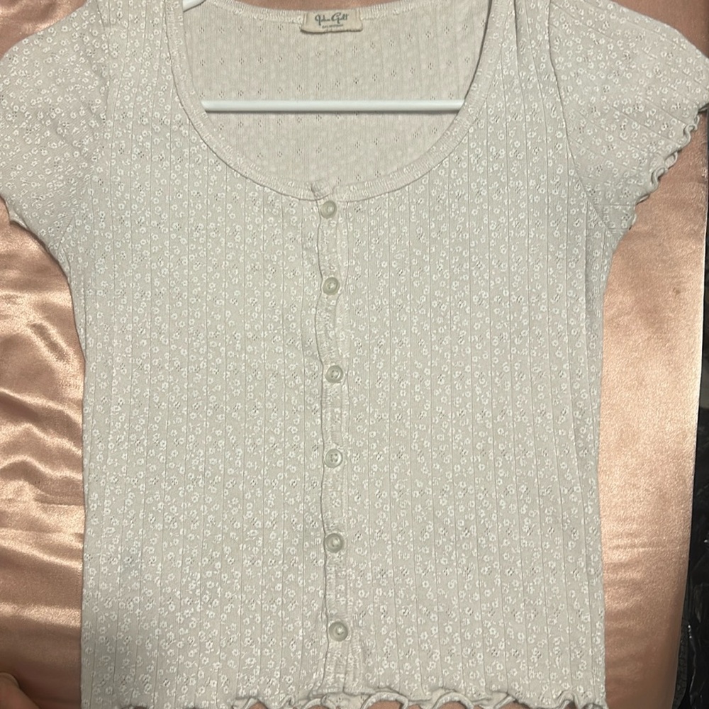 Popular Brandy Flower Top in light pink!! One size fits all :)